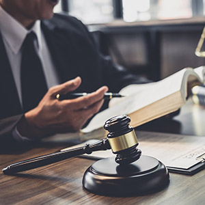 Good service cooperation, Consultation of Businesswoman and Male lawyer or judge counselor having team meeting with client, Law and Legal services concept.